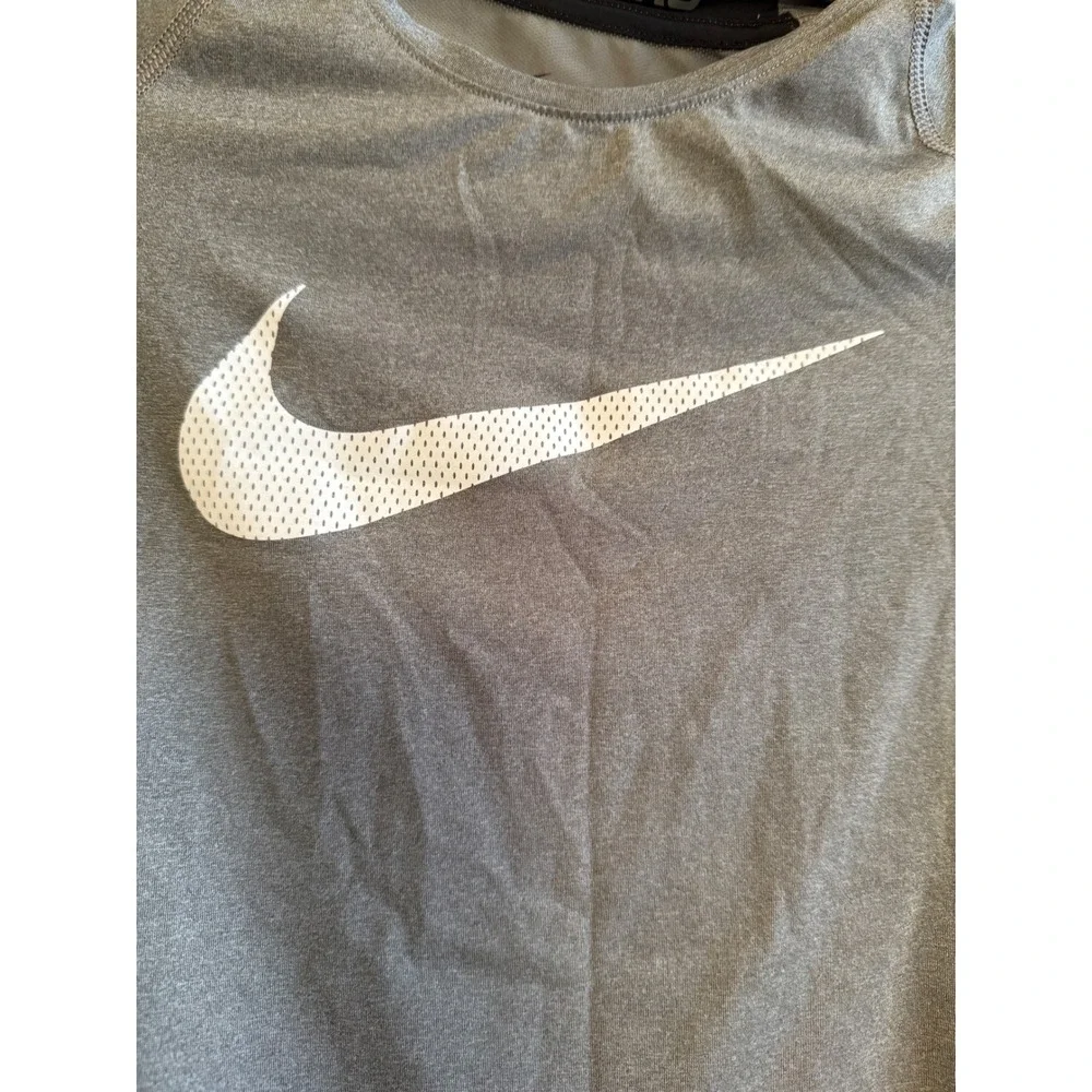 Nike Pro Kids Gray Dri-FIT Long Sleeve Compression Training Shirt Medium 2723‎
